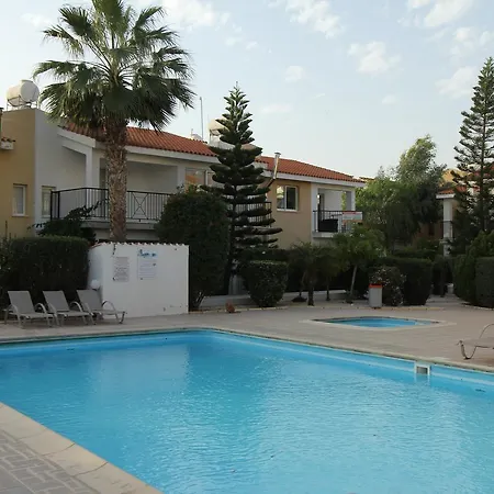 빌라 Danaos Townhouse 파포스